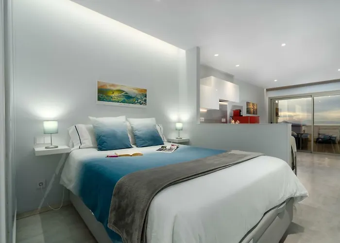 Frontline With Blue Views Apartment