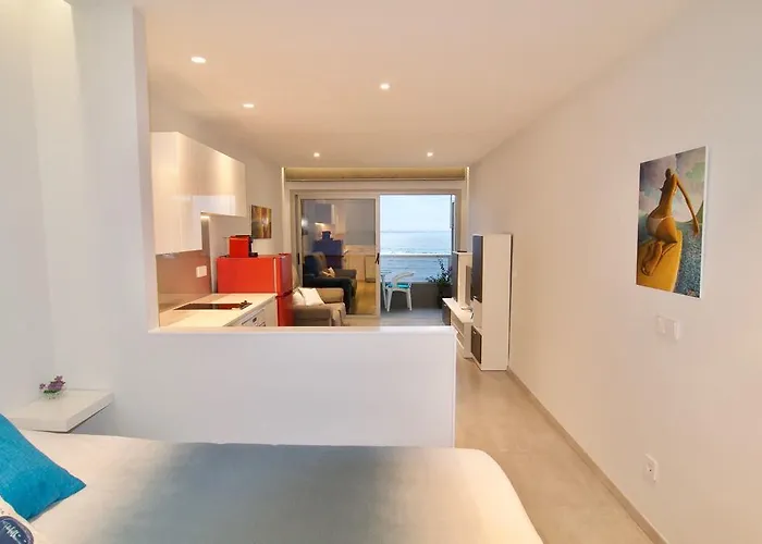 Frontline With Blue Views *